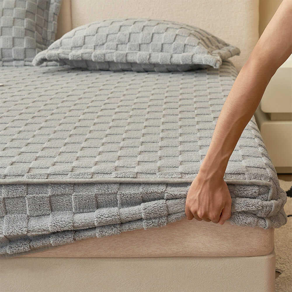 Premium Soft Chequerboard Plush Fitted Sheet Mattress Cover