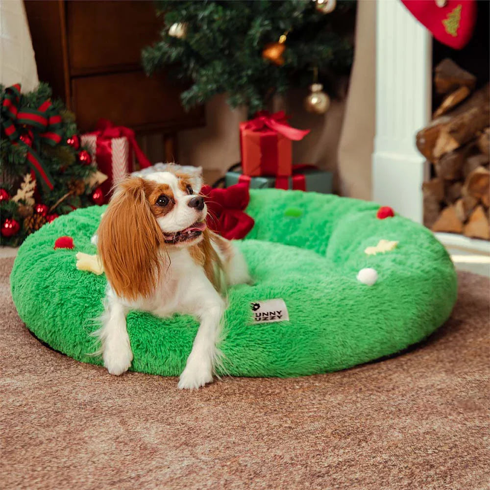 FUNNYFUZZY Christmas Wreath Plush Calming Dog Bed – HolidaySnuggle