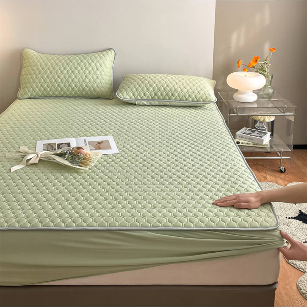 Solid Colour Cooling Breathable Quilted Latex Bed Sheet Set with Mattress Protector