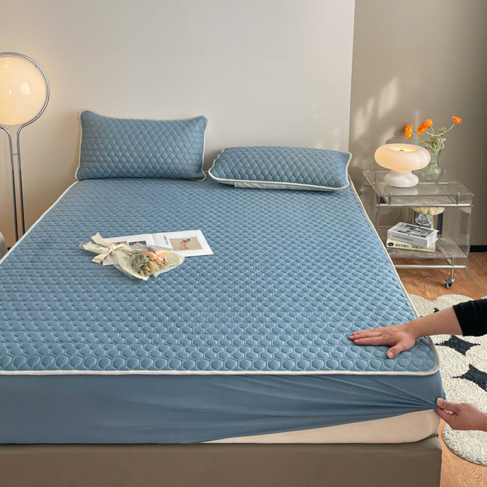 Solid Colour Cooling Breathable Quilted Latex Bed Sheet Set with Mattress Protector