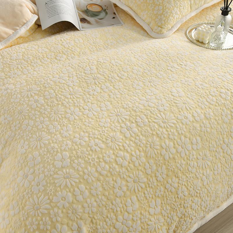 Elegant Carved Velvet Floral Bedding Skin-Friendly Bed Sheet Set