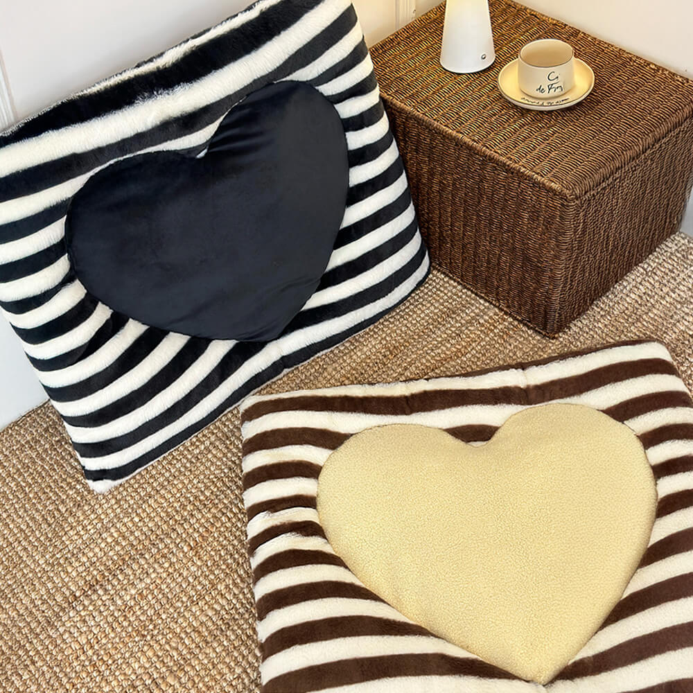 Striped Heart-Shaped Cozy Comfort Dog & Cat Mat