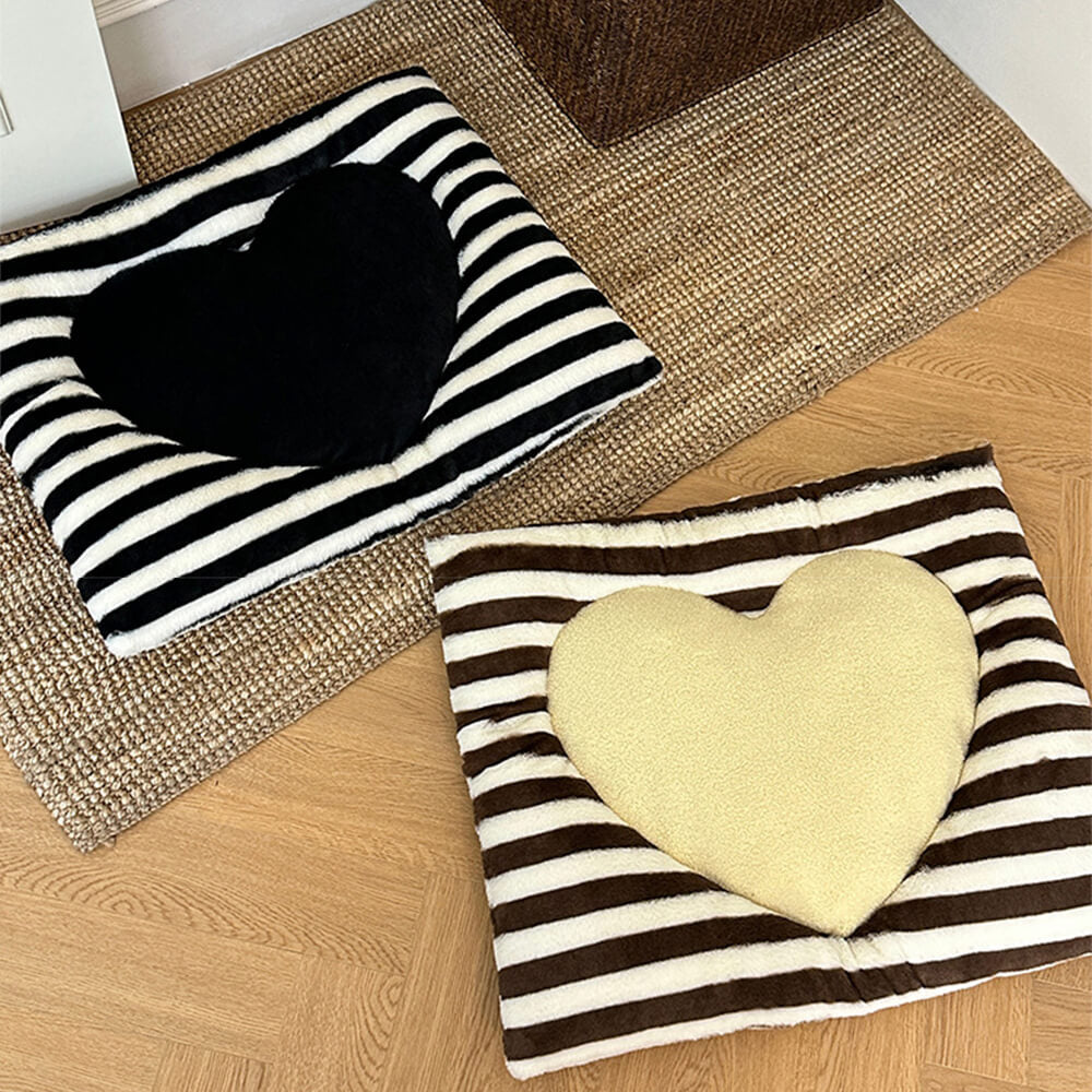 Striped Heart-Shaped Cozy Comfort Dog & Cat Mat