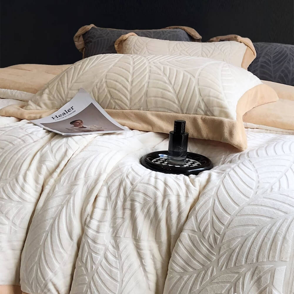 Elegant Embossed Thick Contrast Milk Velvet Bed Sheet Set