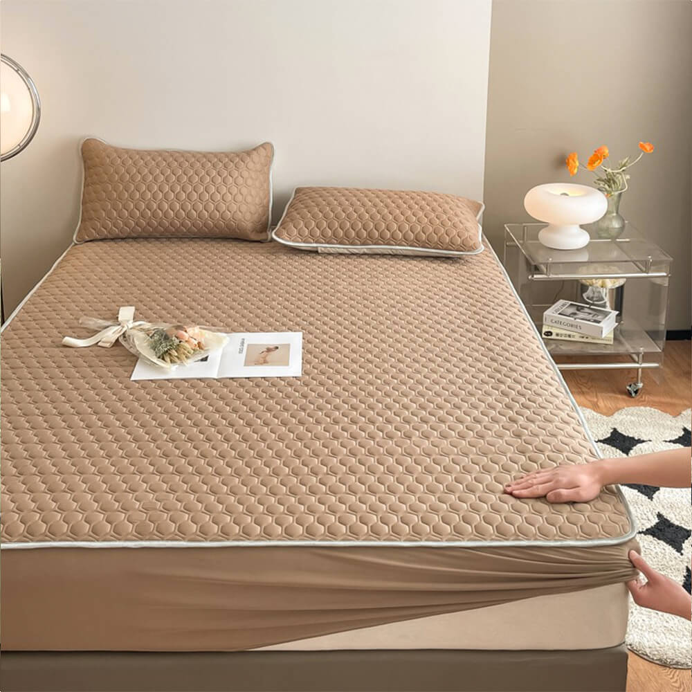 Solid Colour Cooling Breathable Quilted Latex Bed Sheet Set with Mattress Protector