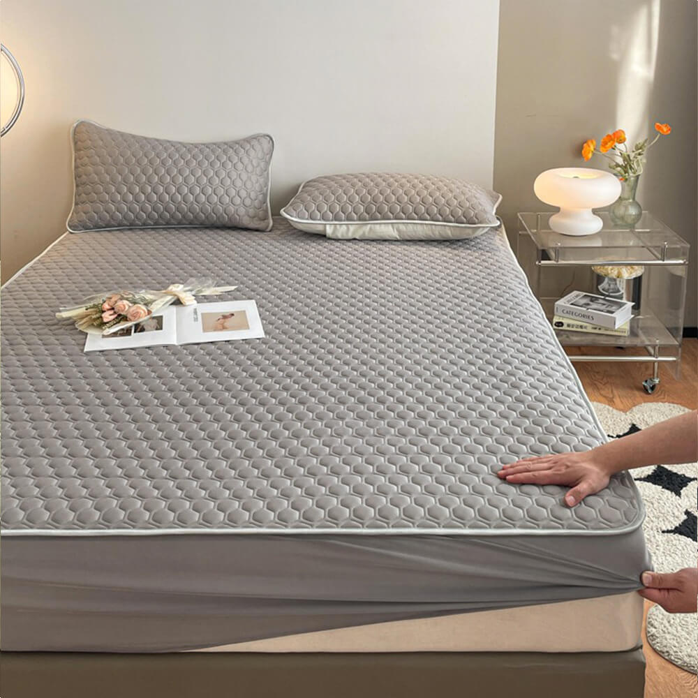 Solid Colour Cooling Breathable Quilted Latex Bed Sheet Set with Mattress Protector
