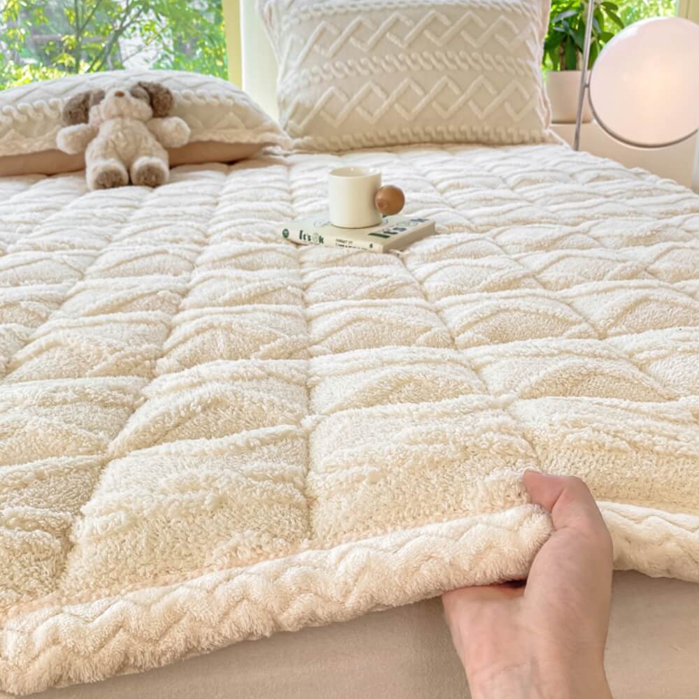 Twisted Jacquard Plush Thick Comfortable Non-Slip Mattress Topper